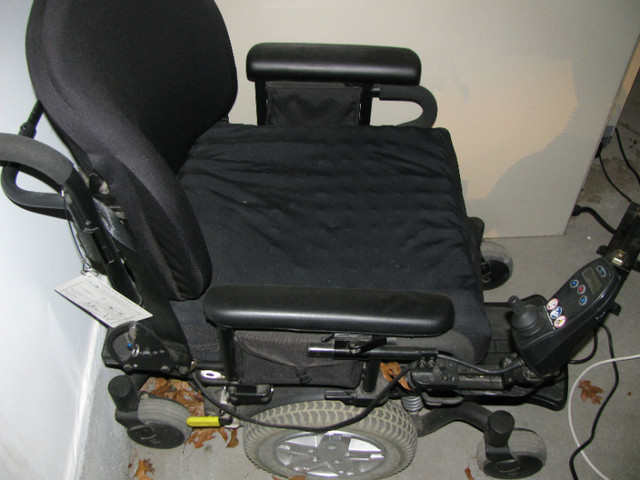 QUANTUM ELECTRIC WHEELCHAIR in Other in Norfolk County - Image 4