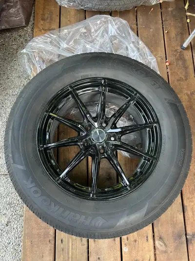 17" ENKEI Gloss Black Rims 17x7.5 5x114.3 Hankook Kinergy GT 235/65 R17 Perfect Condition 95% tread...