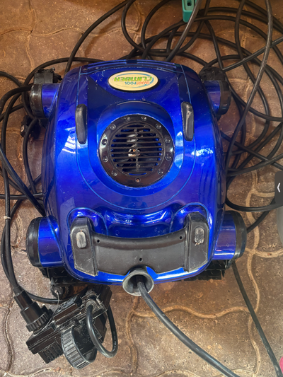 1. Swimming pool robot vacuum cleaner, electric, corded