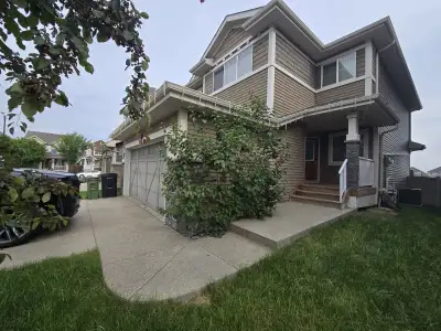 LUXURIOUS 4 BEDS, 3.5 BATH, 2 LIVINGROOMS DOUBLE FRONT ATTACHED