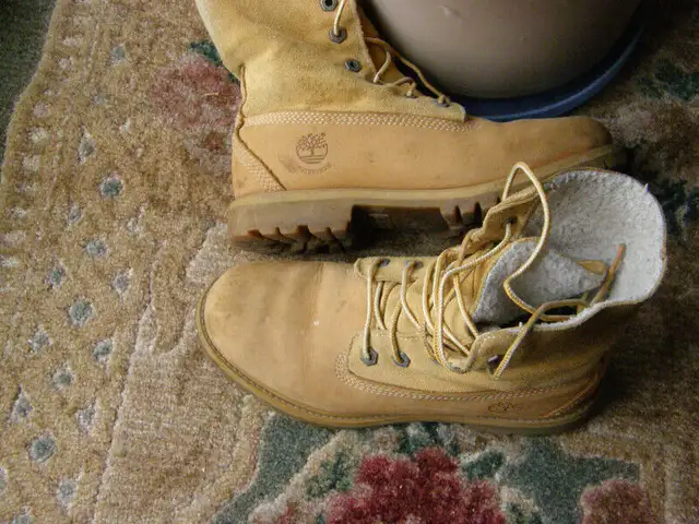 Timberland boots M6, W8.5, M6.5 in Kids & Youth in Markham / York Region - Image 4