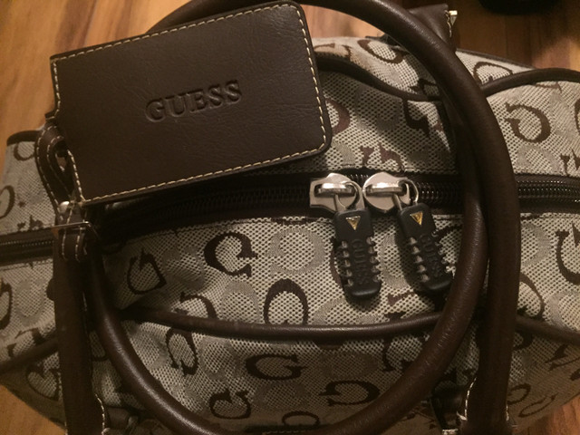 GUESS $60 o.b.o. TRAVEL BAG in Women's - Bags & Wallets in City of Toronto