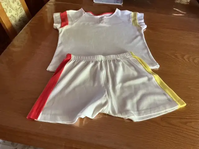 VÊTEMENTS D'ÉTÉ POUR FEMMES ET AUTRES in Multi-item in Laval / North Shore - Image 3