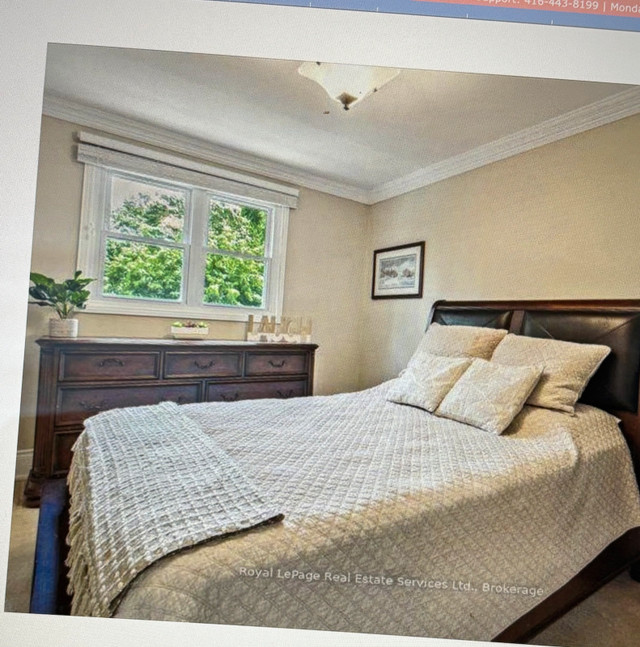 Queen Bedroom Suite in Beds & Mattresses in Oakville / Halton Region