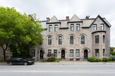 3 Bedroom -Townhouse - Downtown