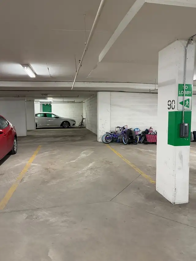 1 Bed+Den w/2 parking & Utilities - Steps to Kipling Station in Long Term Rentals in City of Toronto - Image 9