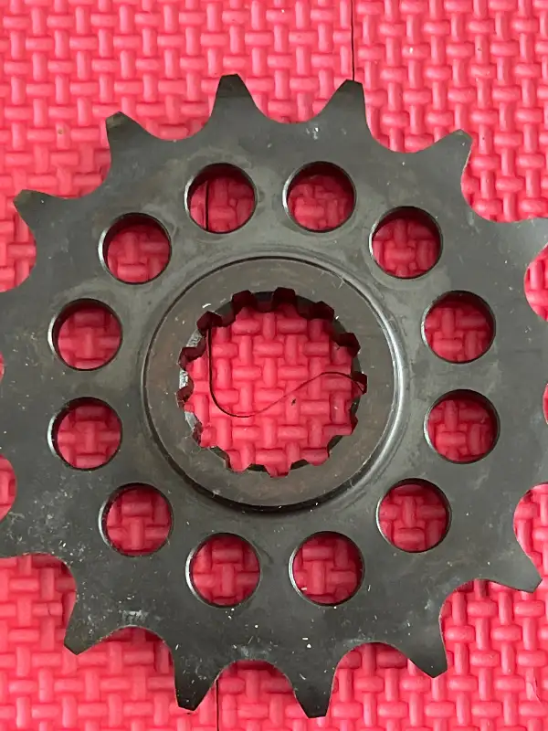 Yamaha YZF r6 Front lightweight Sprocket 520 16t in Other in Barrie - Image 2