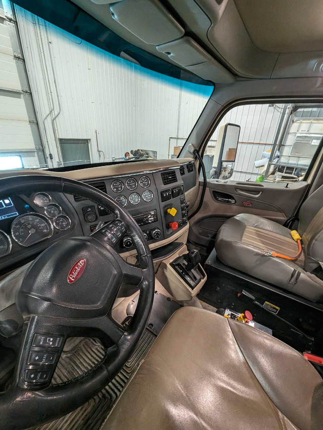 2018 Peterbilt 579 Daycab in Other in Lethbridge - Image 3