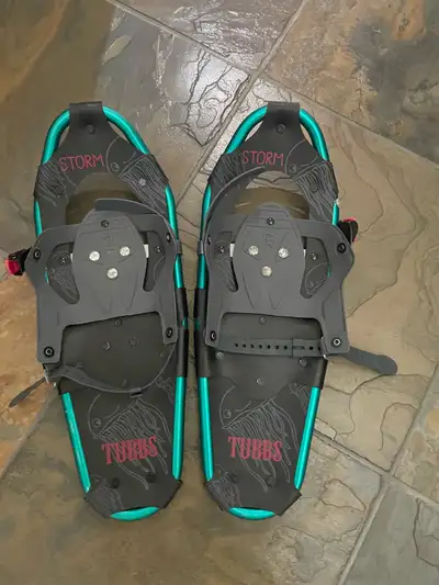Tubbs storms youth 19” snowshoes in new condition.