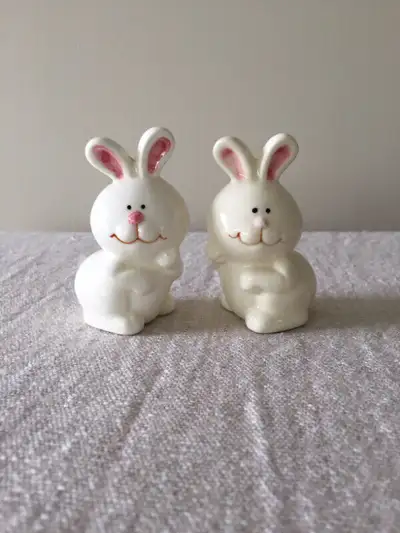 VERY NICE SET OF BUNNY SALT AND PEPPER SHAKERS ONE BUNNY HAS SOME WEAR TO HIS NOSE THESE DO NOT LOOK...