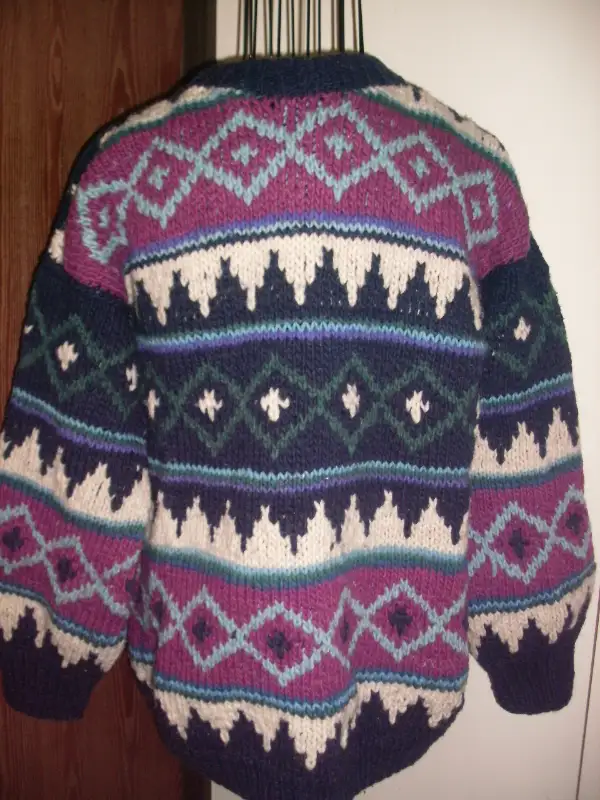 Sweaters and Cardigan in Women's - Tops & Outerwear in Kitchener / Waterloo - Image 3