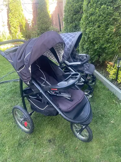 2 Poussettes Peg Perego et graco 40$ chaque , View more