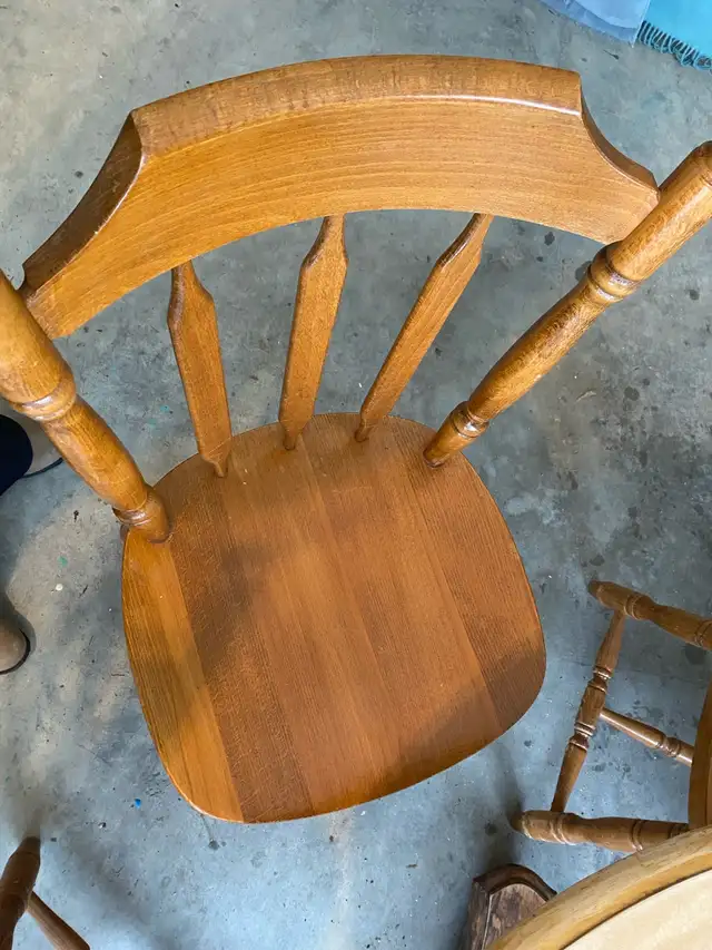 Solid Wood Dining Table + 4 Chairs — Refinish Project in Dining Tables & Sets in Kamloops - Image 7