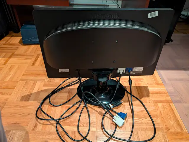 ViewSonic AV2431wm 24" Widescreen LCD Monitor in Monitors in West Island - Image 3