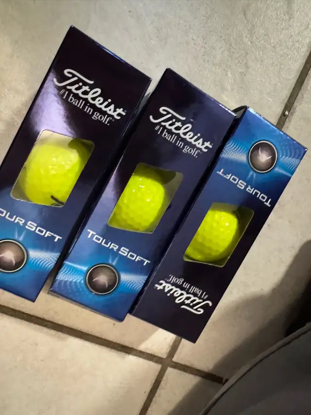 Taylor made golf club set with bag (right handed) in Golf in Markham / York Region - Image 4