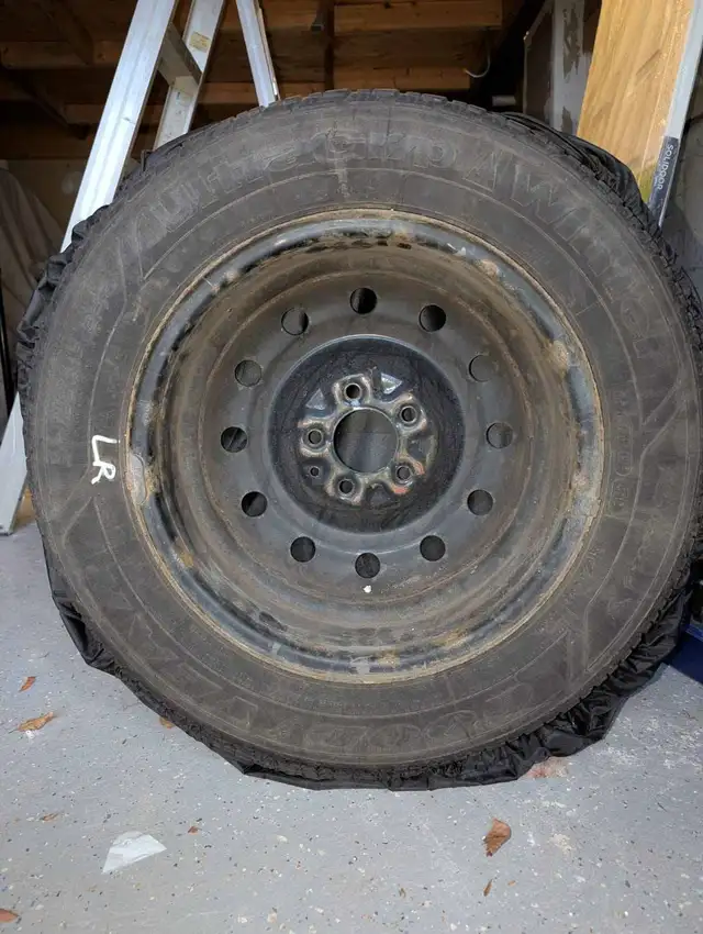 Used Goodyear winter tires with rims for sale in Tires & Rims in Mississauga / Peel Region - Image 9