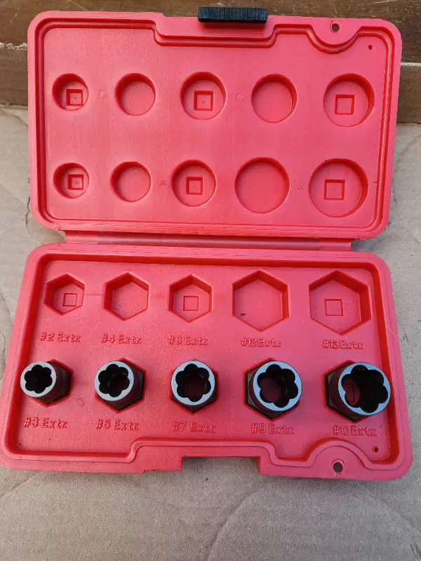 Craftsman Damaged Head Of The Bolt 5 Pc Extractor Set New in Hand Tools in Windsor Region - Image 2