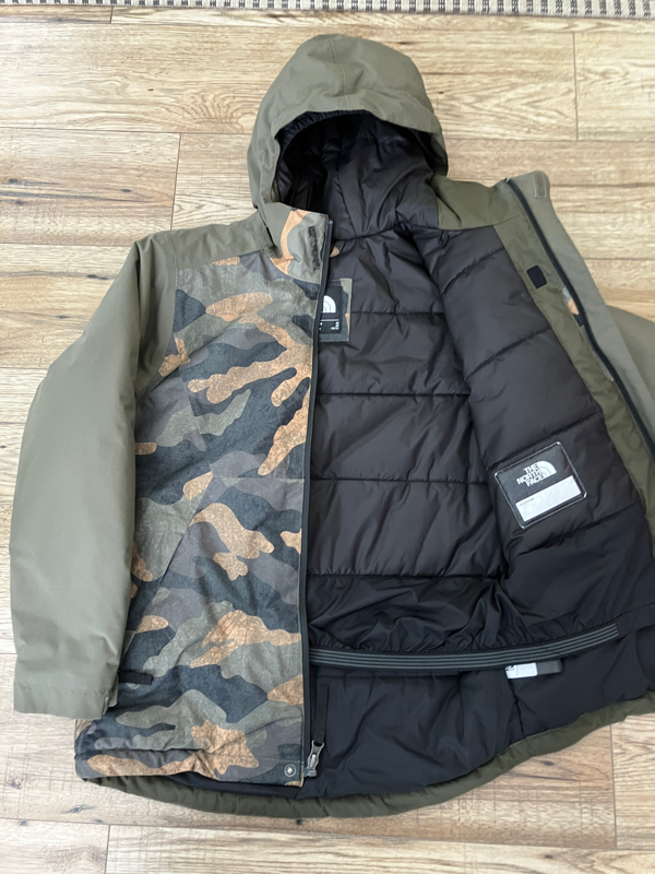 "North Face" Ski - Winter Jacket (Youth) in Kids & Youth in Calgary - Image 3