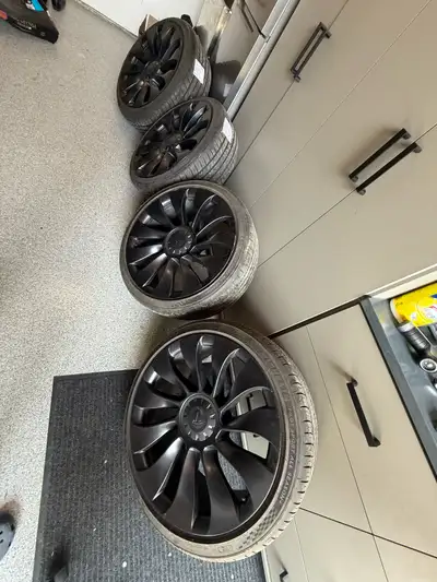 Set of four staggered wheels/tires that have only been used for 3 spring/summer seasons. Wheels are...