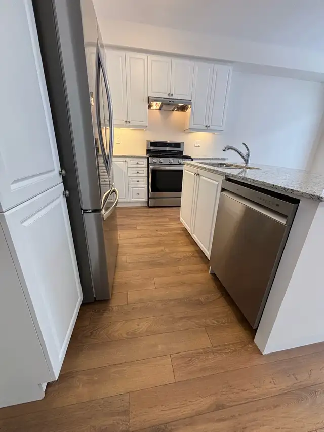 4 Bedrooms 2.5 washrooms - Semidetached in Long Term Rentals in Oakville / Halton Region - Image 6