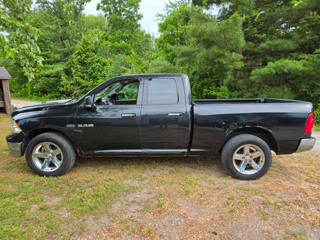 2010 Dodge Ram 1500 4X4 Quad Cab HEMI 5.7L V8 in Cars & Trucks in St. Catharines