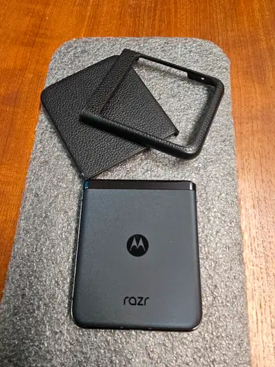 Motorola Razr Plus -2023- 5G 256GB, View more