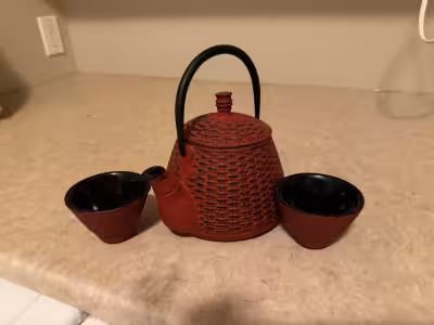 Red colour, Beautiful, Artistry, never used. Has weight!