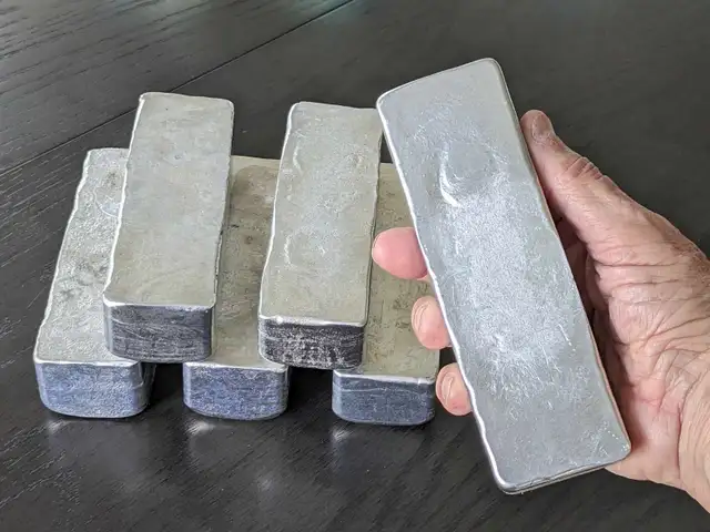 6 LINGOTS ALUMINIUM faits d'al. recyclé. Min. 10 livres garanti in Hobbies & Crafts in Lévis - Image 2