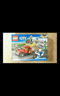 Lego City Tow Truck Trouble 60137 144 PCs 5-12 Years Old 
