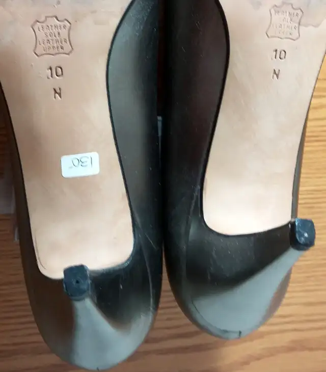 Sz 10 Dress Shoes - superb condition in Women's - Shoes in Strathcona County - Image 5