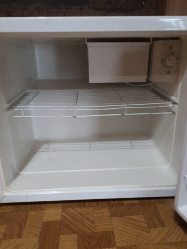 Sears Coldspot 1.6 cu/ft Mini Fridge | Refrigerators | London | Kijiji