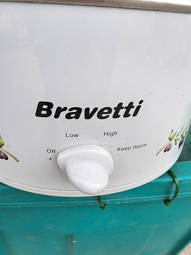 Bravetti Slow Cooker in Microwaves & Cookers in Calgary - Image 2