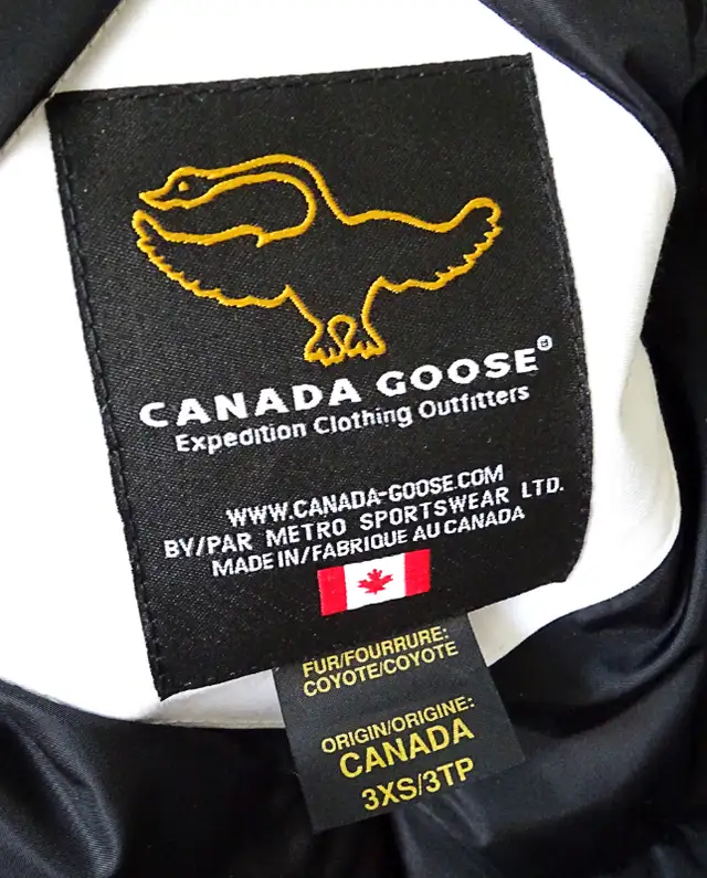 Ladies XXS CANADA GOOSE Expedition white parka. in Women's - Tops & Outerwear in Markham / York Region - Image 7