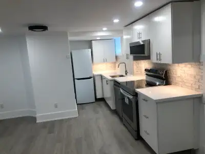 Bright & Modern 2-Bedroom Basement Apartment