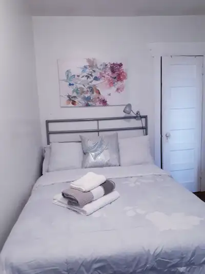 WEEKLY rental or Monthly Available BEDROOM, great connection very clean and safe place. Kitchen and...
