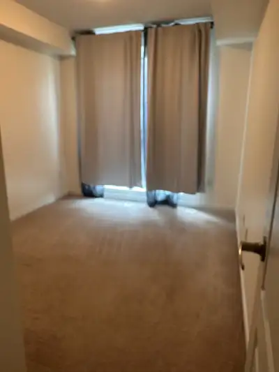 2 bedroom condo townhouse for rent. 1.5 bathroom. Approx 900 sq feet. 1 parking and 1 locker include...