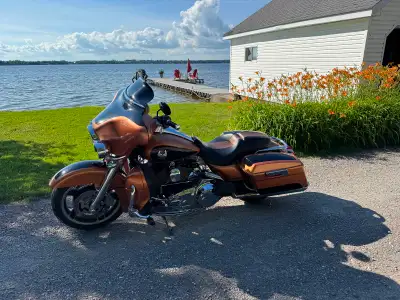 Beautiful 105th Anniversary Street Glide with lots of upgrades including chrome auxiliary lights, ch...
