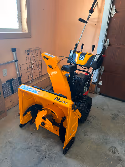 Cub Cadet Snowblower 3X HD 26 inch…electric start, heated grips …. 2022 model with very little use....