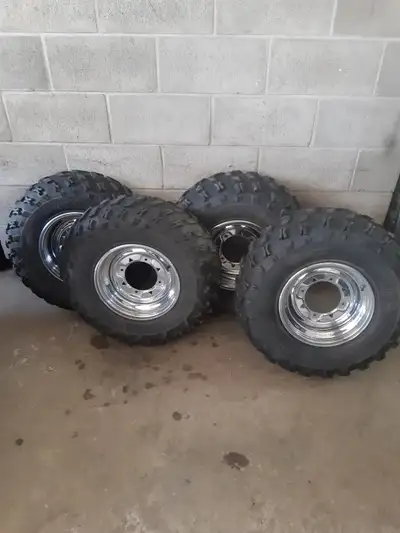 2x AT 205/80r12 Carlisle on chrome rims 2x AT 270/60r12 Carlisle on chrome rims From 2005 Polaris Sp...