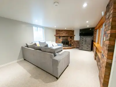 1100 sqft 1 bedroom basement + parking + wifi + laundry