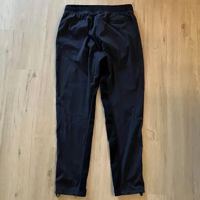 Lululemon Men's Large Black Track Pants in Men's in Oshawa / Durham Region - Image 3