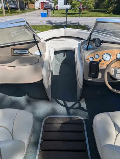 Selling our 2000 Bayliner Capri 195 This 18.8 ft turn key, reliable Bayliner with the infamous 3.0 L...