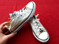 Souliers - tennis shoes - zapatillas Converse 32 Eur / 1 US