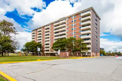 Spacious apartment in a nice neighborhood. Parking available. One month free!