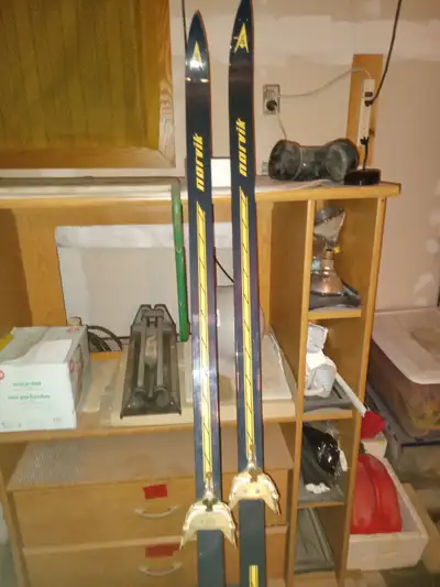 Skiing set, View more