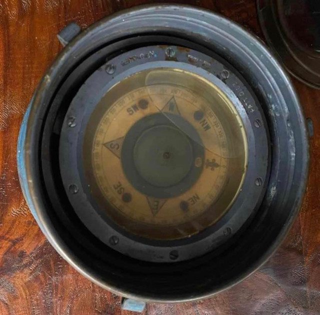 Vintage Solid Brass Ship’s Helmet Compass in Arts & Collectibles in Abbotsford - Image 4