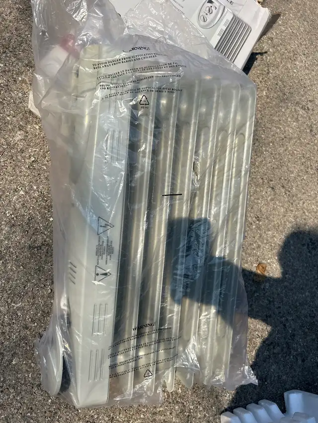 Brand new Cuori 1500 watt oil heater Electric 750W/1500 Heaters in Heaters, Humidifiers & Dehumidifiers in City of Toronto - Image 3
