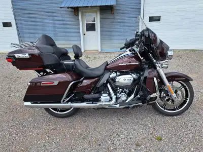 45,000 km 1868 cc Colour: Maroon/Black 6 speed All LED lighting Ready to go, fresh engine, transmiss...