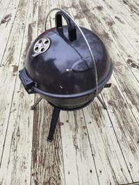 Barbecue portatif au charbon