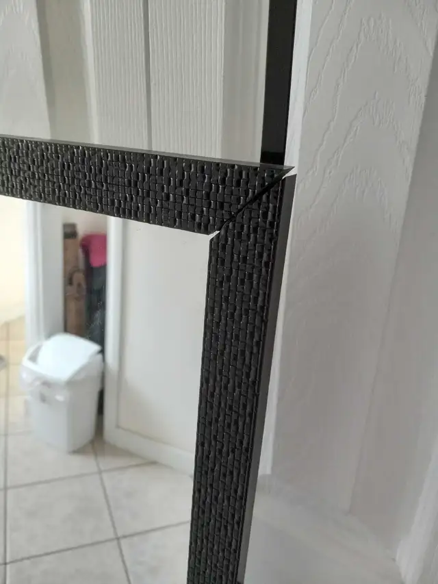 Mirror (Tall) prop against wall in Home Décor & Accents in Edmonton - Image 3